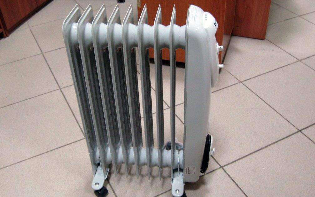 Масляный обогреватель (радиатор). Электрическое отопление частного дома