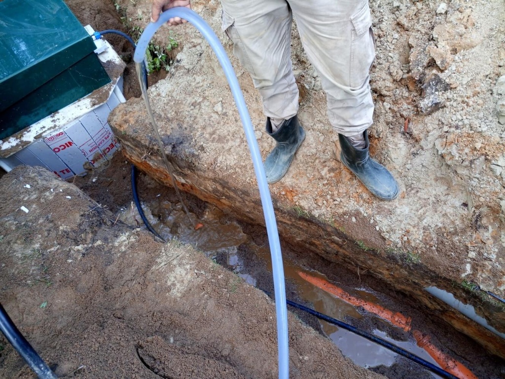 Монтаж трубопровода для канализации БиоДека 3