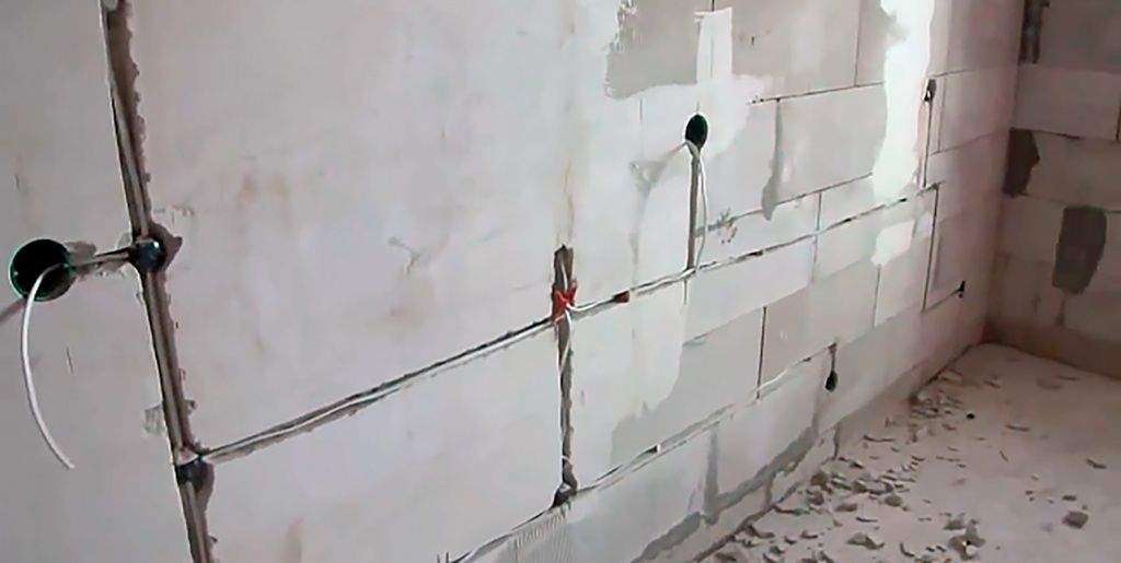 Прокладка проводки в стене